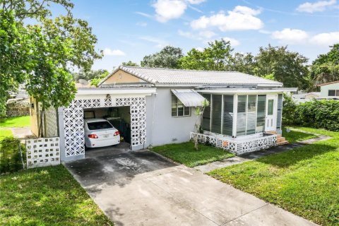 Купить виллу или дом в Майами, Флорида 2 спальни, 130.99м2, № 1972456 - фото 3