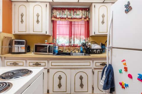 Купить виллу или дом в Майами, Флорида 2 спальни, 130.99м2, № 1972456 - фото 14