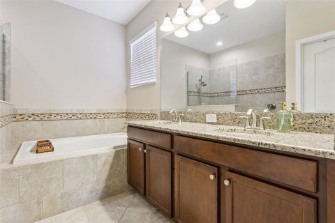 House in Clermont, Florida 3 bedrooms, 197.23 sq.m. № 2209408 - photo 17