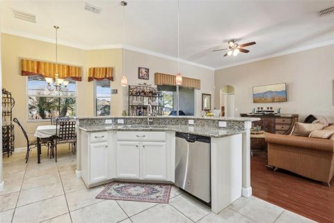 House in Clermont, Florida 3 bedrooms, 197.23 sq.m. № 2209408 - photo 10