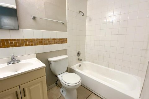 Condo in Lutz, Florida, 2 bedrooms  № 2283808 - photo 12