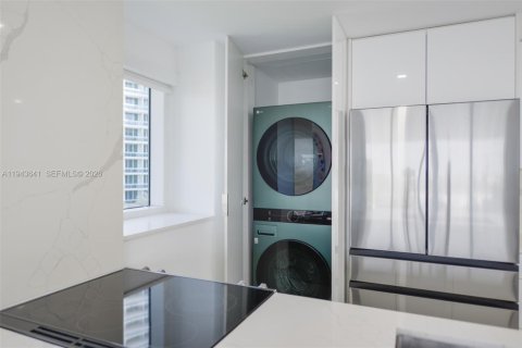 Condo in Bal Harbour, Florida, 2 bedrooms № 2000543 - photo 17