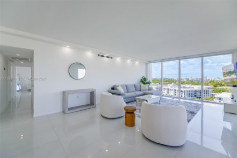 Condo in Bal Harbour, Florida, 2 bedrooms № 2000543 - photo 3