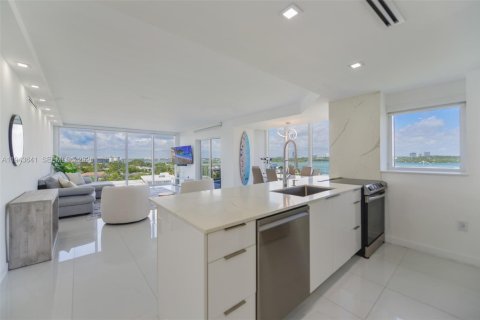 Condo in Bal Harbour, Florida, 2 bedrooms № 2000543 - photo 22