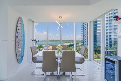 Condo in Bal Harbour, Florida, 2 bedrooms № 2000543 - photo 4