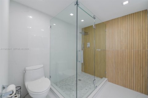 Condo in Bal Harbour, Florida, 2 bedrooms № 2000543 - photo 12