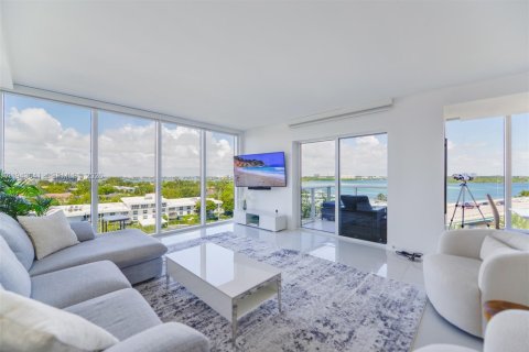 Condo in Bal Harbour, Florida, 2 bedrooms № 2000543 - photo 5