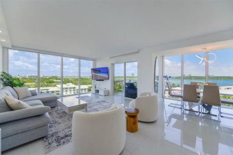 Condo in Bal Harbour, Florida, 2 bedrooms № 2000543 - photo 2