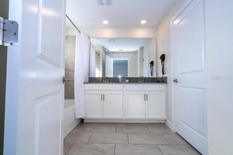 Adosado en venta en Kissimmee, Florida, 4 dormitorios, 177.81 m2 № 2236945 - foto 4