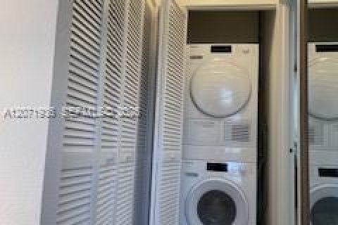 Condo in Fort Lauderdale, Florida, 2 bedrooms  № 2303549 - photo 8