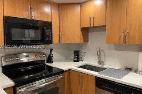 Condo in Fort Lauderdale, Florida, 2 bedrooms  № 2303549 - photo 5