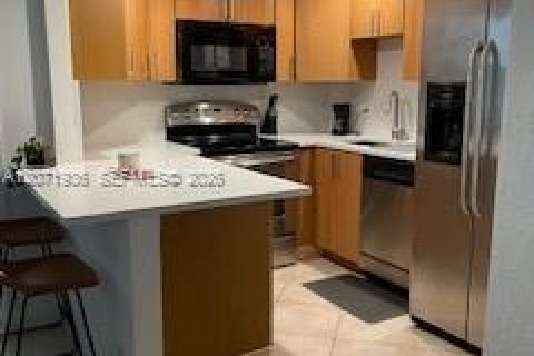 Condo in Fort Lauderdale, Florida, 2 bedrooms  № 2303549 - photo 11