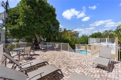 Condo in Fort Lauderdale, Florida, 2 bedrooms  № 2303549 - photo 2