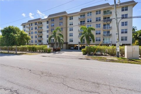 Condo in Fort Lauderdale, Florida, 2 bedrooms  № 2303549 - photo 3