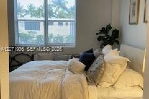Condo in Fort Lauderdale, Florida, 2 bedrooms  № 2303549 - photo 9