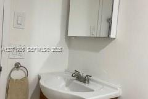 Condo in Fort Lauderdale, Florida, 2 bedrooms  № 2303549 - photo 14