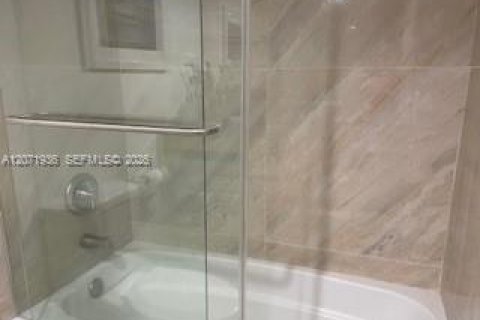 Condo in Fort Lauderdale, Florida, 2 bedrooms  № 2303549 - photo 16