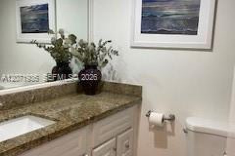 Condo in Fort Lauderdale, Florida, 2 bedrooms  № 2303549 - photo 17