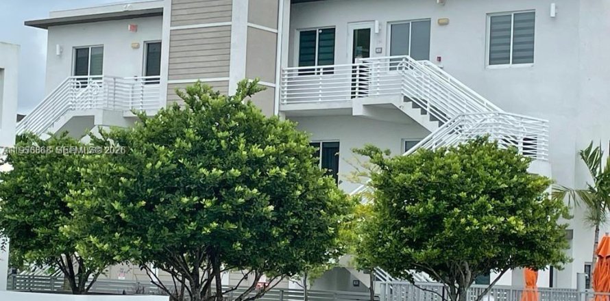 Condominio en Doral, Florida, 3 dormitorios  № 2011181