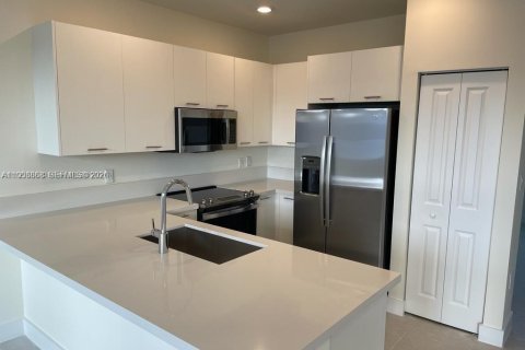 Condominio en alquiler en Doral, Florida, 3 dormitorios, 102.38 m2 № 2011181 - foto 4