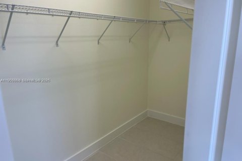 Condominio en alquiler en Doral, Florida, 3 dormitorios, 102.38 m2 № 2011181 - foto 17