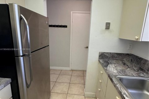 Condominio en venta en Miami, Florida, 1 dormitorio, 74.41 m2 № 2012206 - foto 10