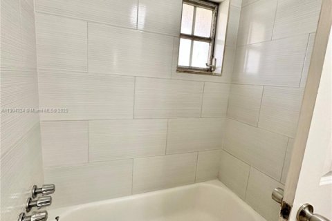 Condominio en venta en Miami, Florida, 1 dormitorio, 74.41 m2 № 2012206 - foto 15