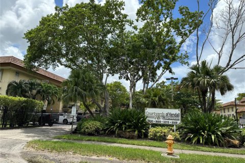 Condominio en Miami, Florida, 1 dormitorio  № 2012206