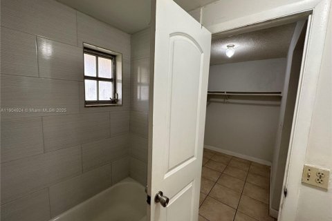 Condominio en venta en Miami, Florida, 1 dormitorio, 74.41 m2 № 2012206 - foto 18