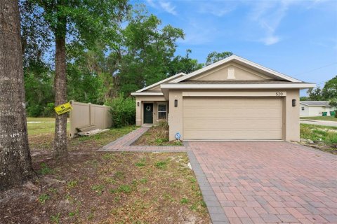 House in DeLand, Florida 3 bedrooms, 146.97 sq.m. № 2093003