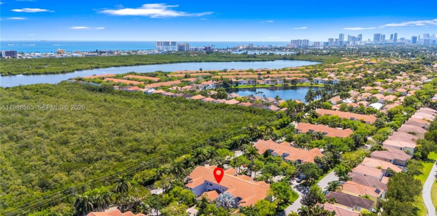 Townhouse in Hollywood, Florida 2 bedrooms, 130.43 sq.m. № 2057455