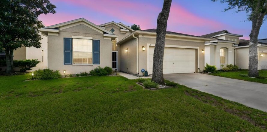 Casa en Spring Hill, Florida 3 dormitorios, 173.82 m2 № 2230930