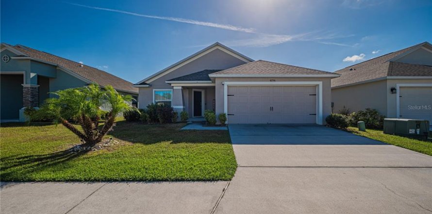House in Lakeland, Florida 3 bedrooms, 161.65 sq.m. № 2109793