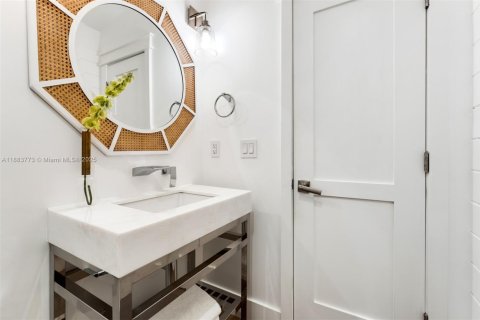 Casa en venta en Coral Gables, Florida, 4 dormitorios, 334.54 m2 № 1943615 - foto 21