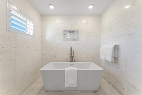 Casa en venta en Coral Gables, Florida, 4 dormitorios, 334.54 m2 № 1943615 - foto 26