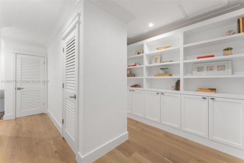 Casa en venta en Coral Gables, Florida, 4 dormitorios, 334.54 m2 № 1943615 - foto 29