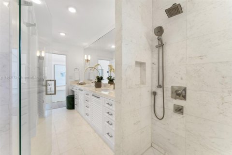 Casa en venta en Coral Gables, Florida, 4 dormitorios, 334.54 m2 № 1943615 - foto 27