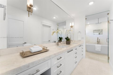 Casa en venta en Coral Gables, Florida, 4 dormitorios, 334.54 m2 № 1943615 - foto 25