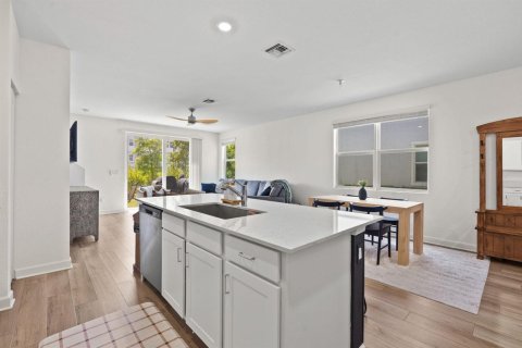 Townhouse in Port St. Lucie, Florida 3 bedrooms, 169.18 sq.m. № 2175770 - photo 13