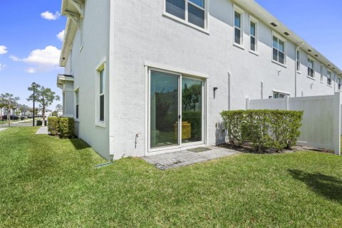 Townhouse in Port St. Lucie, Florida 3 bedrooms, 169.18 sq.m. № 2175770 - photo 28