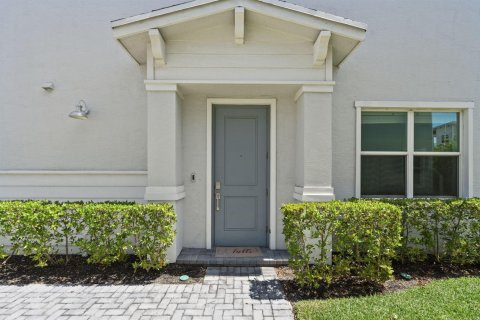 Townhouse in Port St. Lucie, Florida 3 bedrooms, 169.18 sq.m. № 2175770 - photo 3