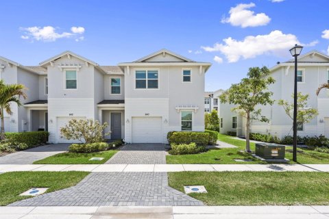 Townhouse in Port St. Lucie, Florida 3 bedrooms, 169.18 sq.m. № 2175770