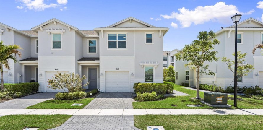 Townhouse in Port St. Lucie, Florida 3 bedrooms, 169.18 sq.m. № 2175770