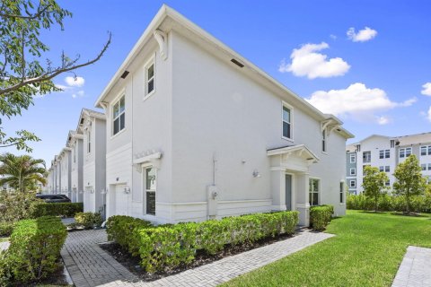 Townhouse in Port St. Lucie, Florida 3 bedrooms, 169.18 sq.m. № 2175770 - photo 17