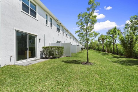 Townhouse in Port St. Lucie, Florida 3 bedrooms, 169.18 sq.m. № 2175770 - photo 27