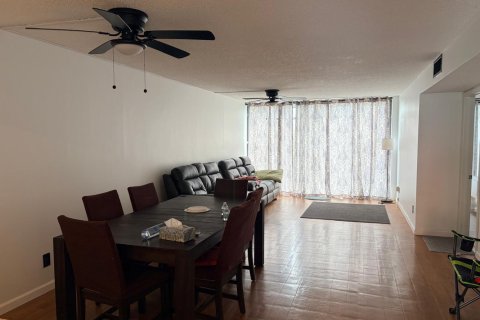 Apartment in Pembroke Pines, Florida 3 bedrooms, 126.25 sq.m. № 2193289 - photo 16