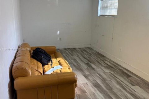 Immobilier commercial à vendre à Medley, Floride № 2049744 - photo 3