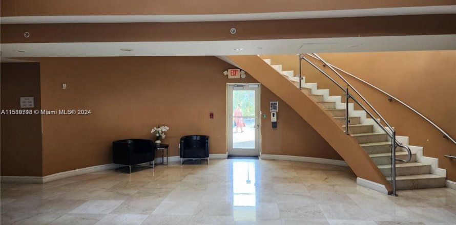 Bureau à Miami, Floride № 1179659