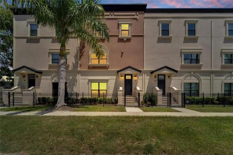 Touwnhouse à Tampa, Floride 4 chambres, 205.31 m2 № 2398938