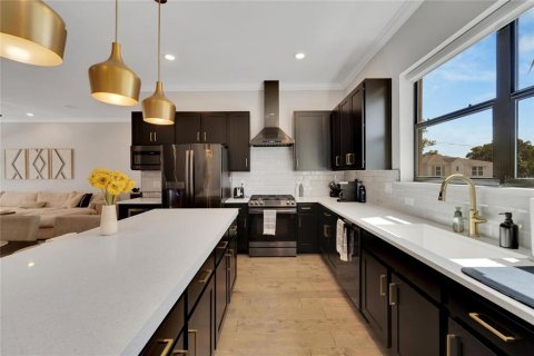 Touwnhouse à louer à Tampa, Floride: 4 chambres, 205.31 m2 № 2398938 - photo 17
